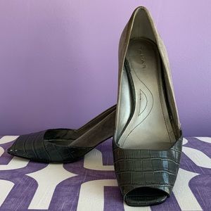 🎾Tahari Open-Toe Gray Heels